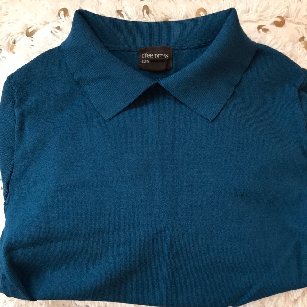 Teal short sleeved shirt.